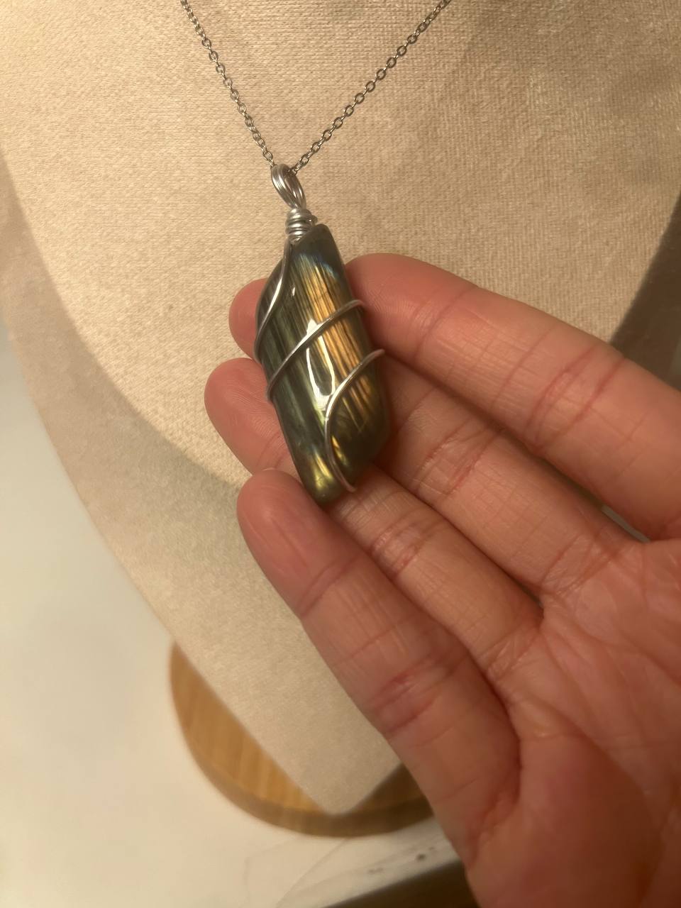 Flashy labradorite necklace