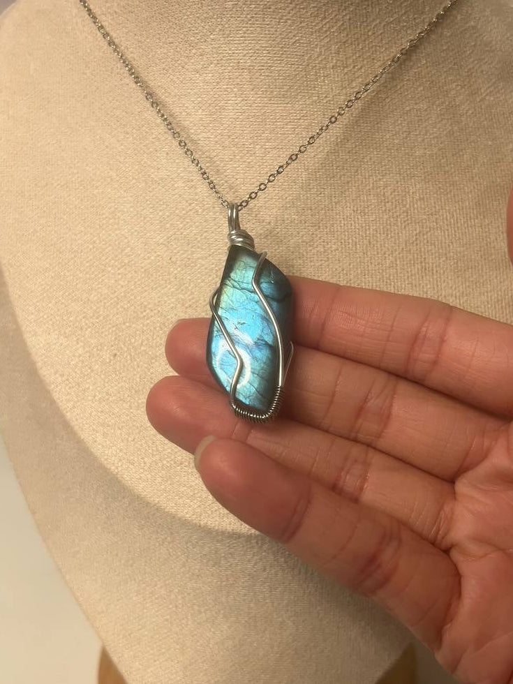 Flashy labradorite necklace