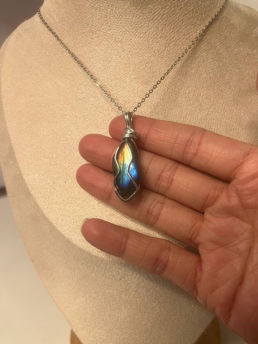 Flashy labradorite necklace