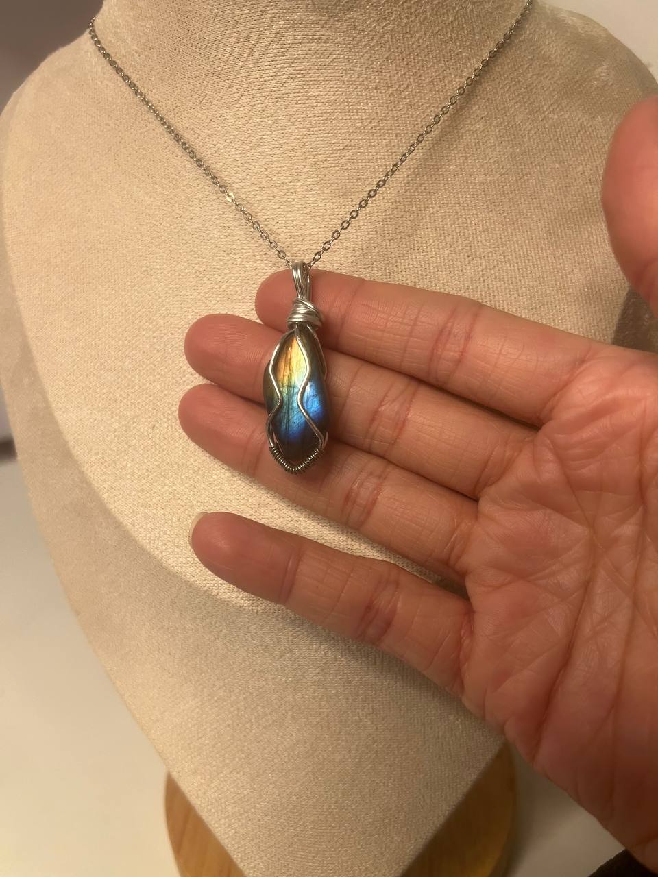 Flashy labradorite necklace