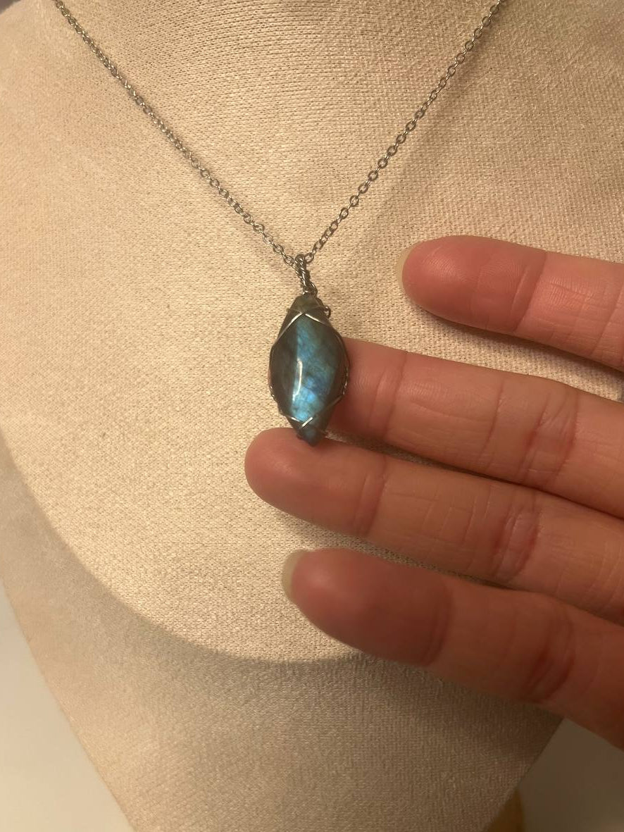 Flashy labradorite necklace