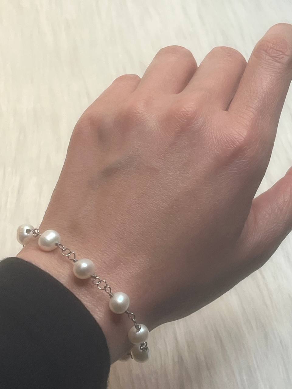White pearls bracelet
