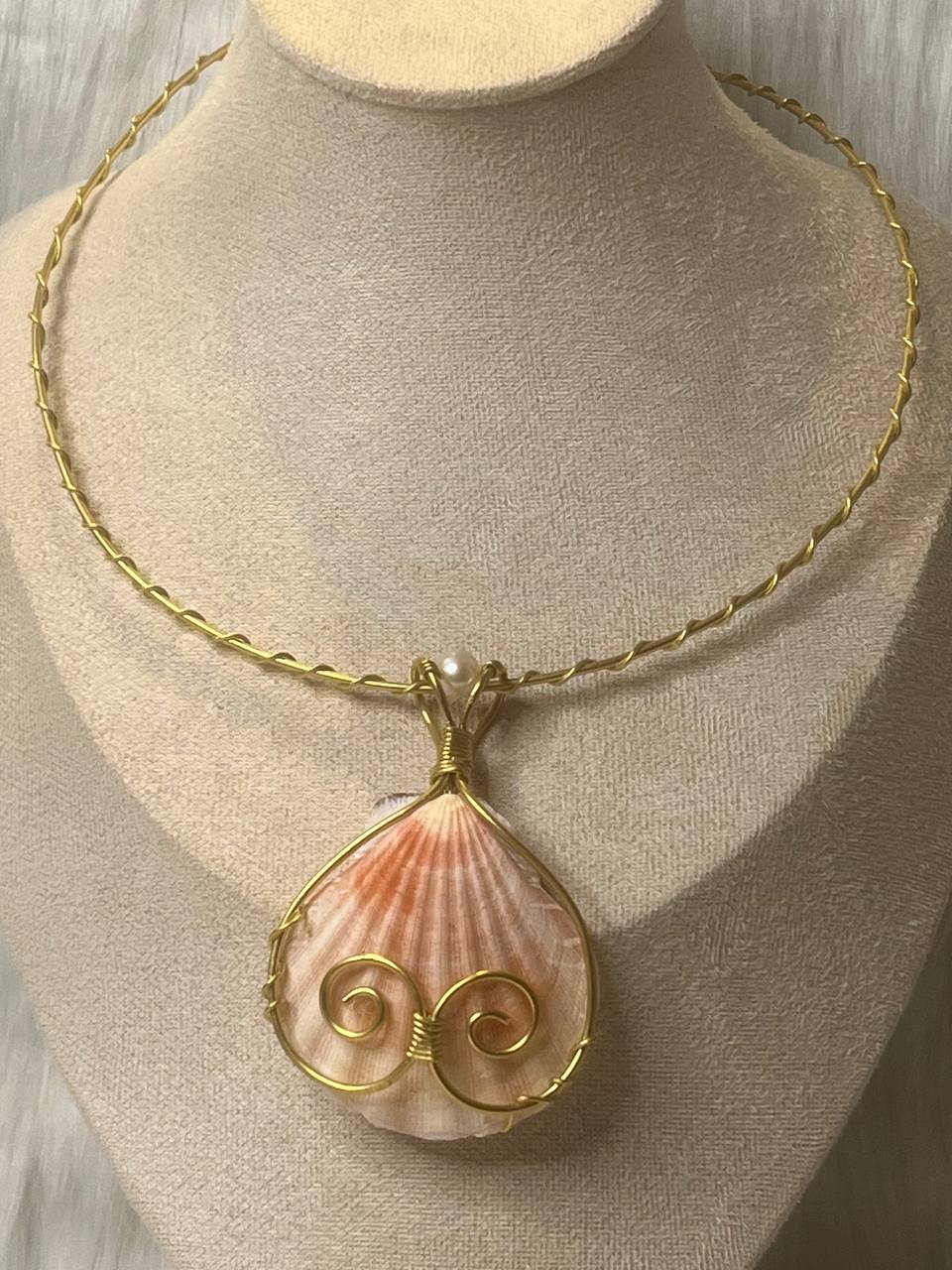 Golden tide necklace