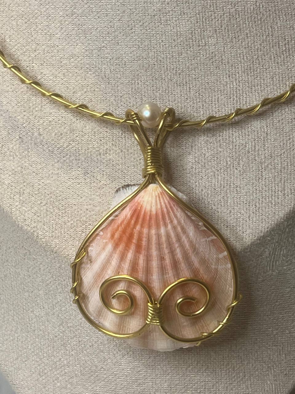 Golden tide necklace