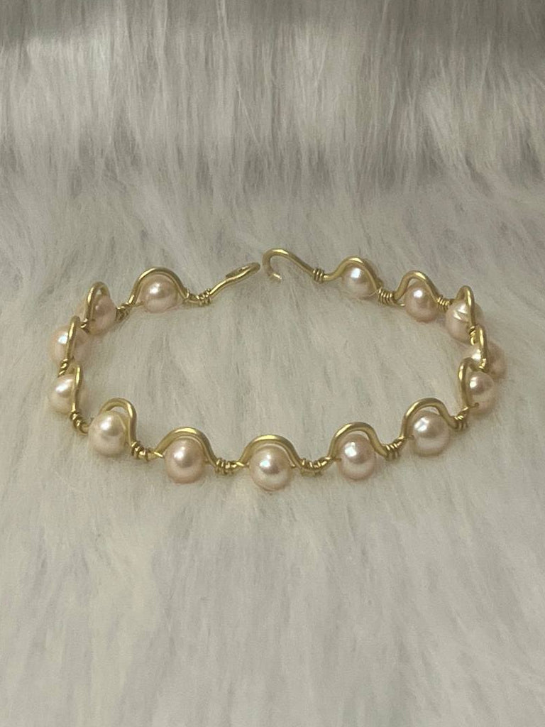 Pearl ripple brass bracelet