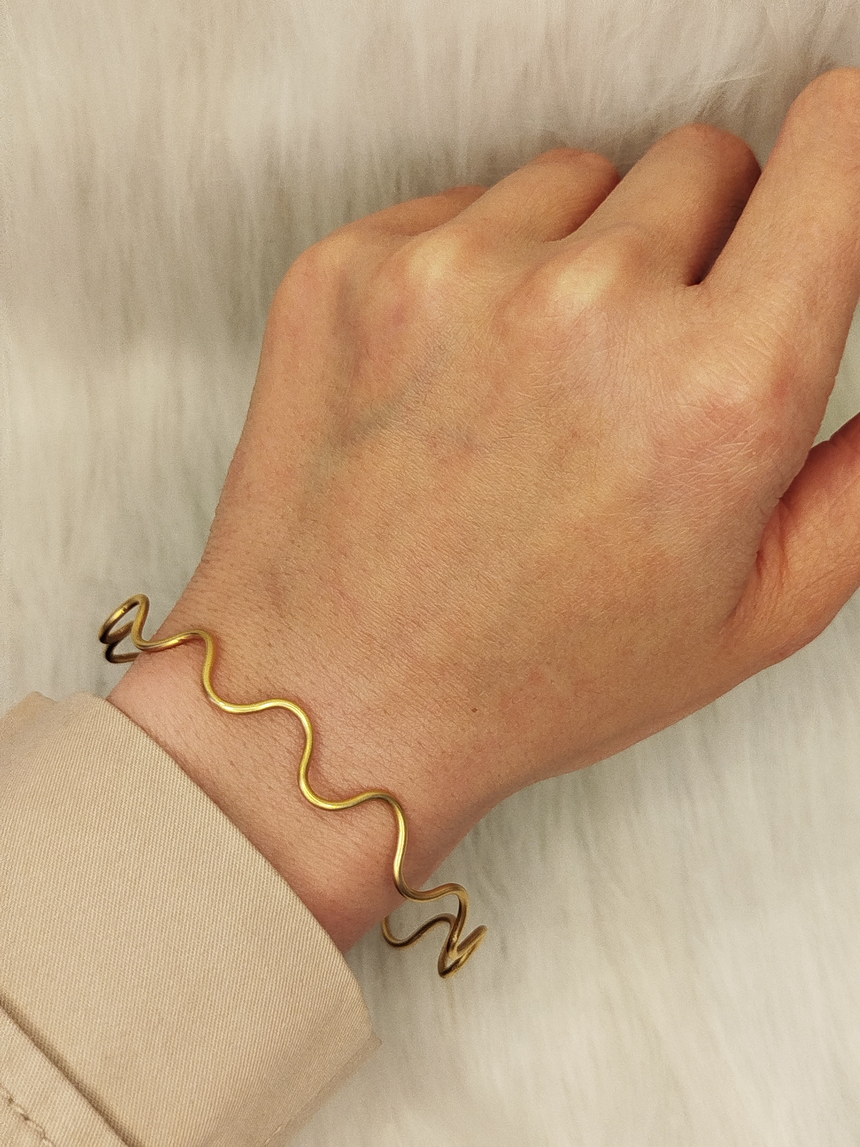 Ripple brass bracelet
