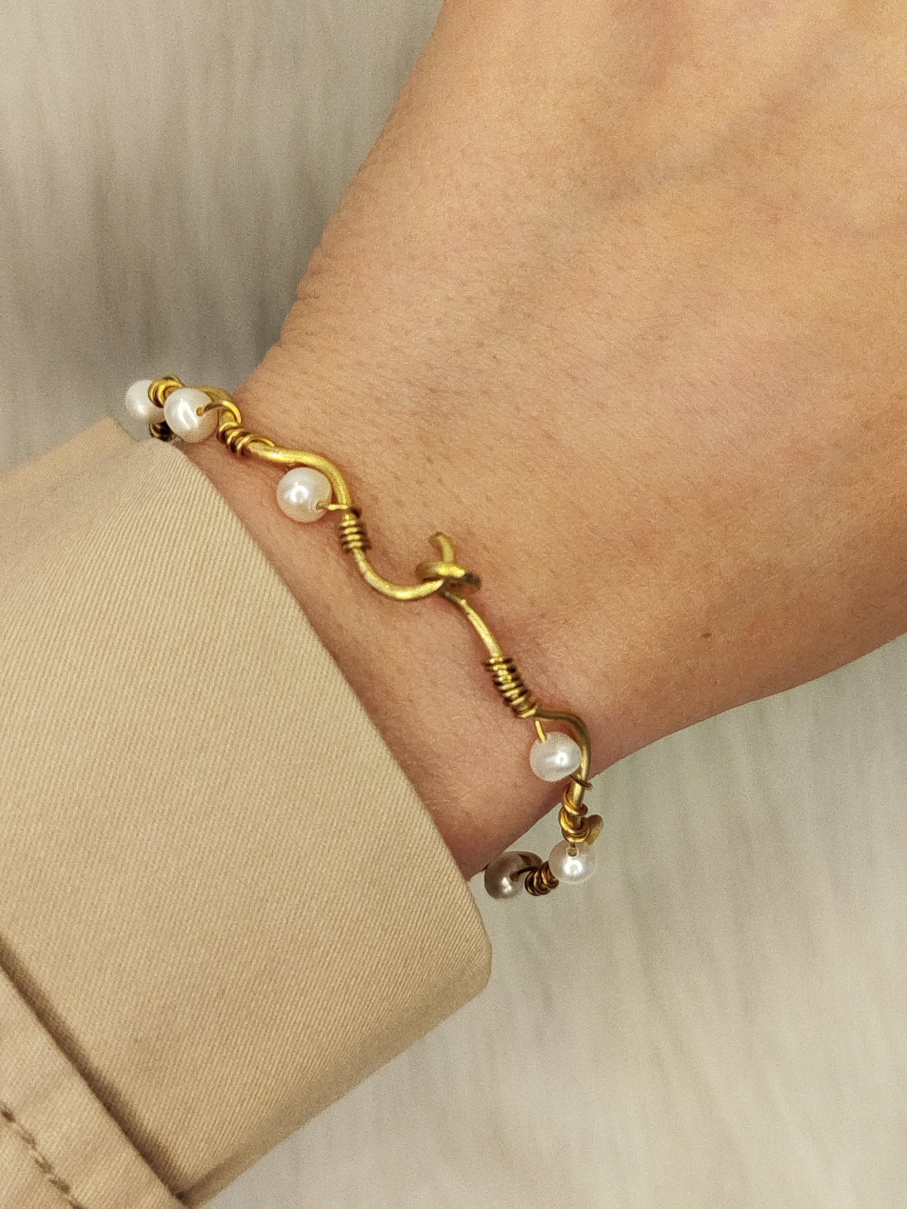 Pearls brass ripple bracelet