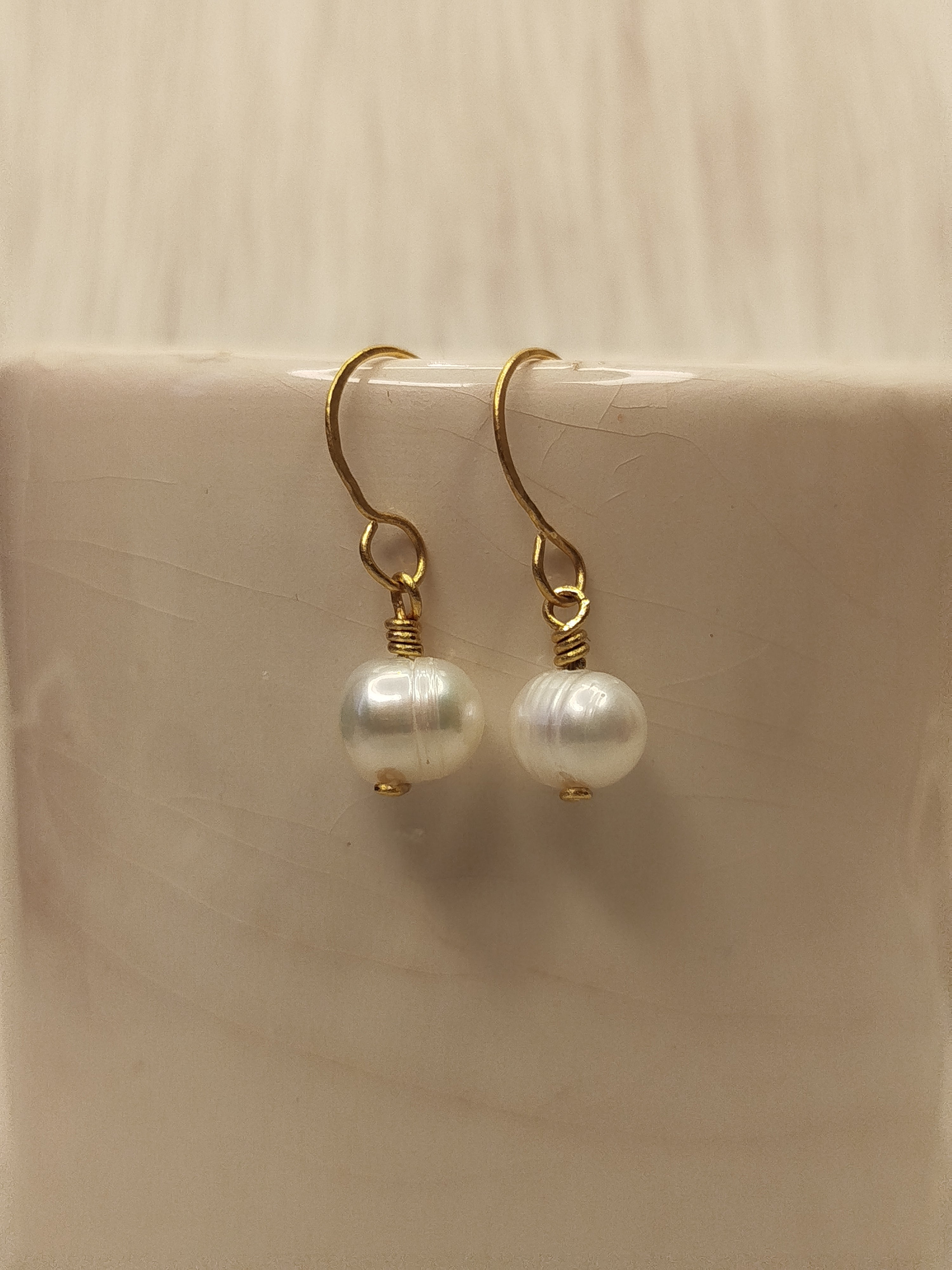 One pearl brass earrings