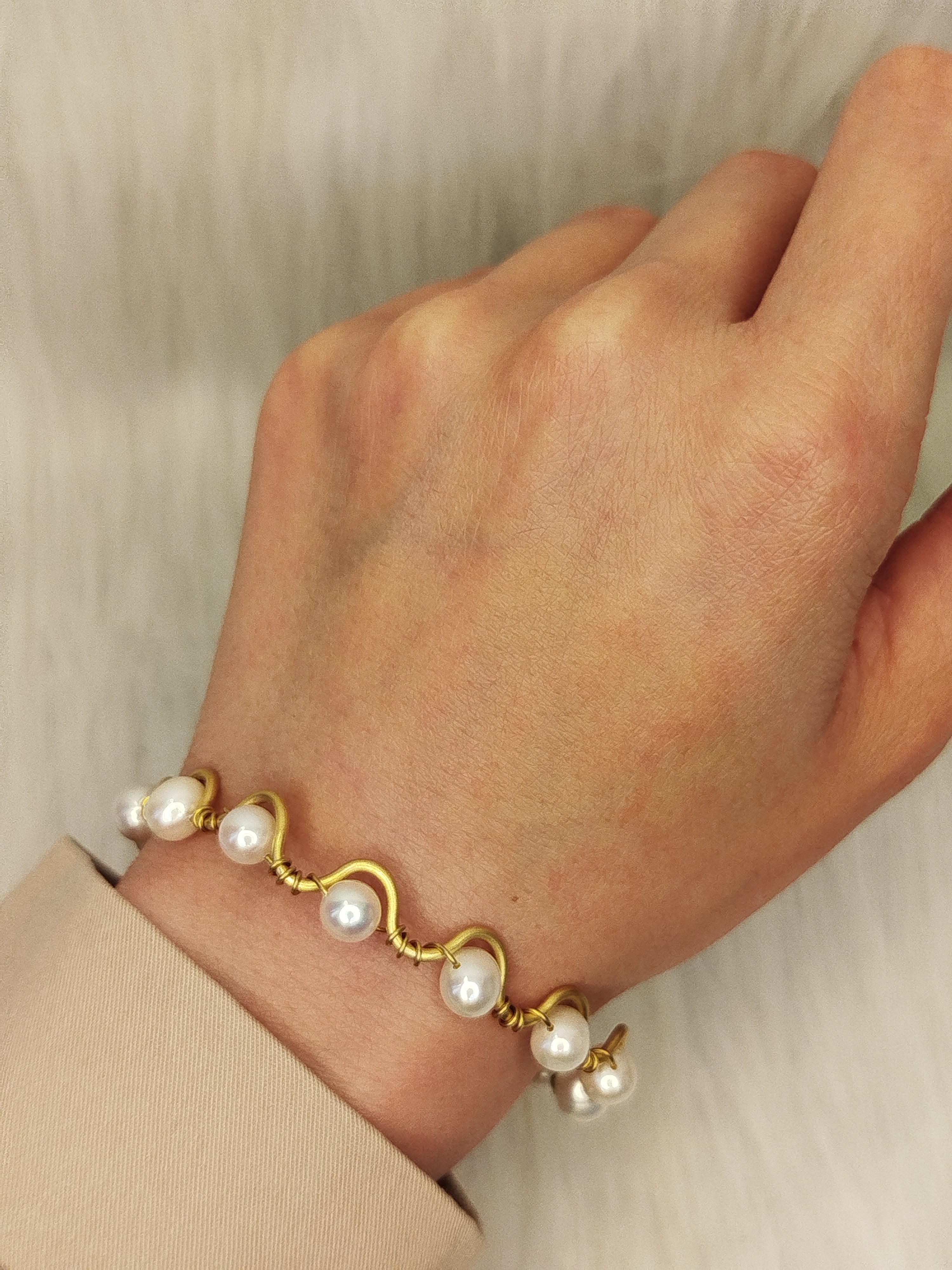 Pearl ripple brass bracelet