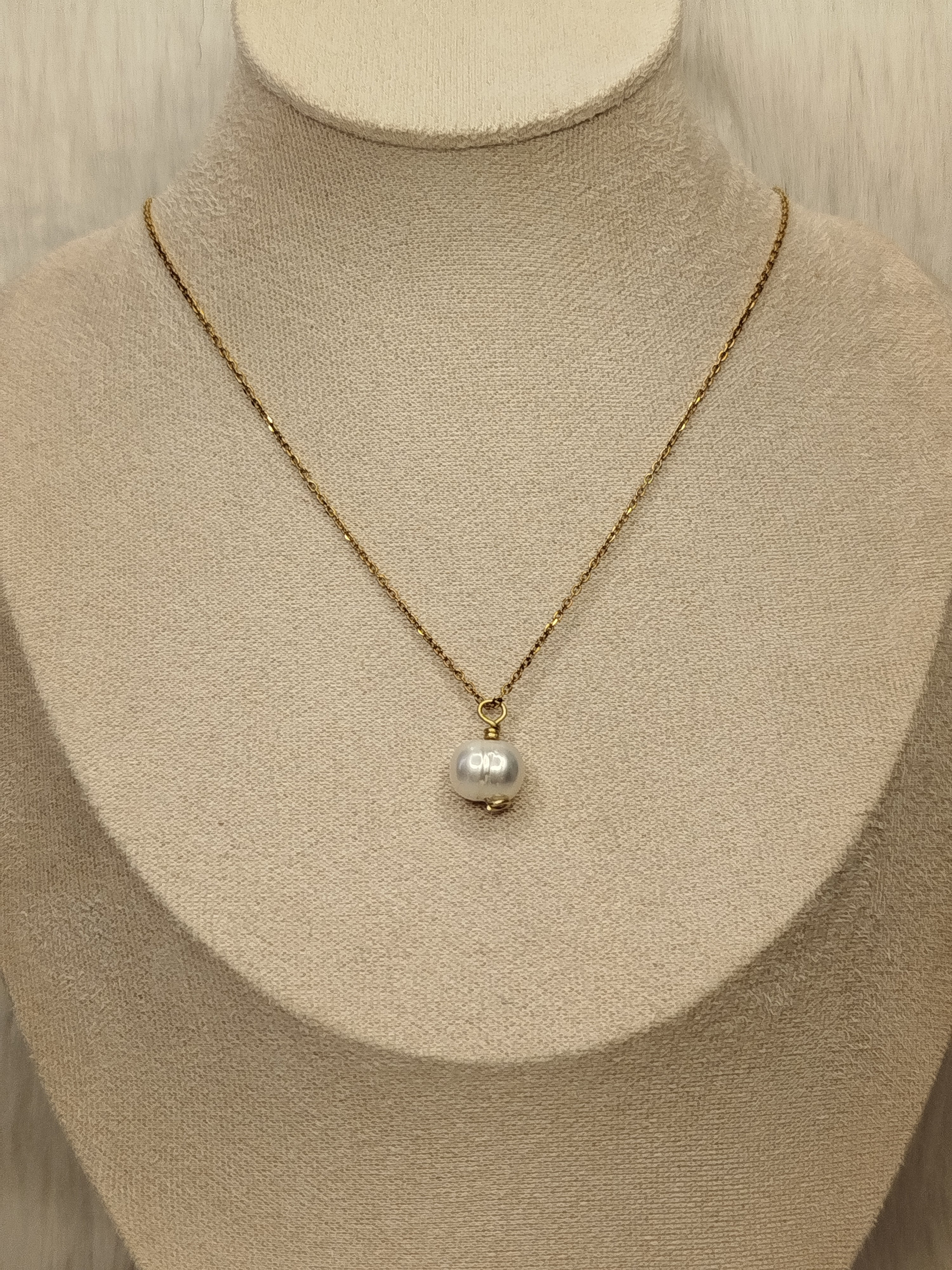 Pearl brass necklace