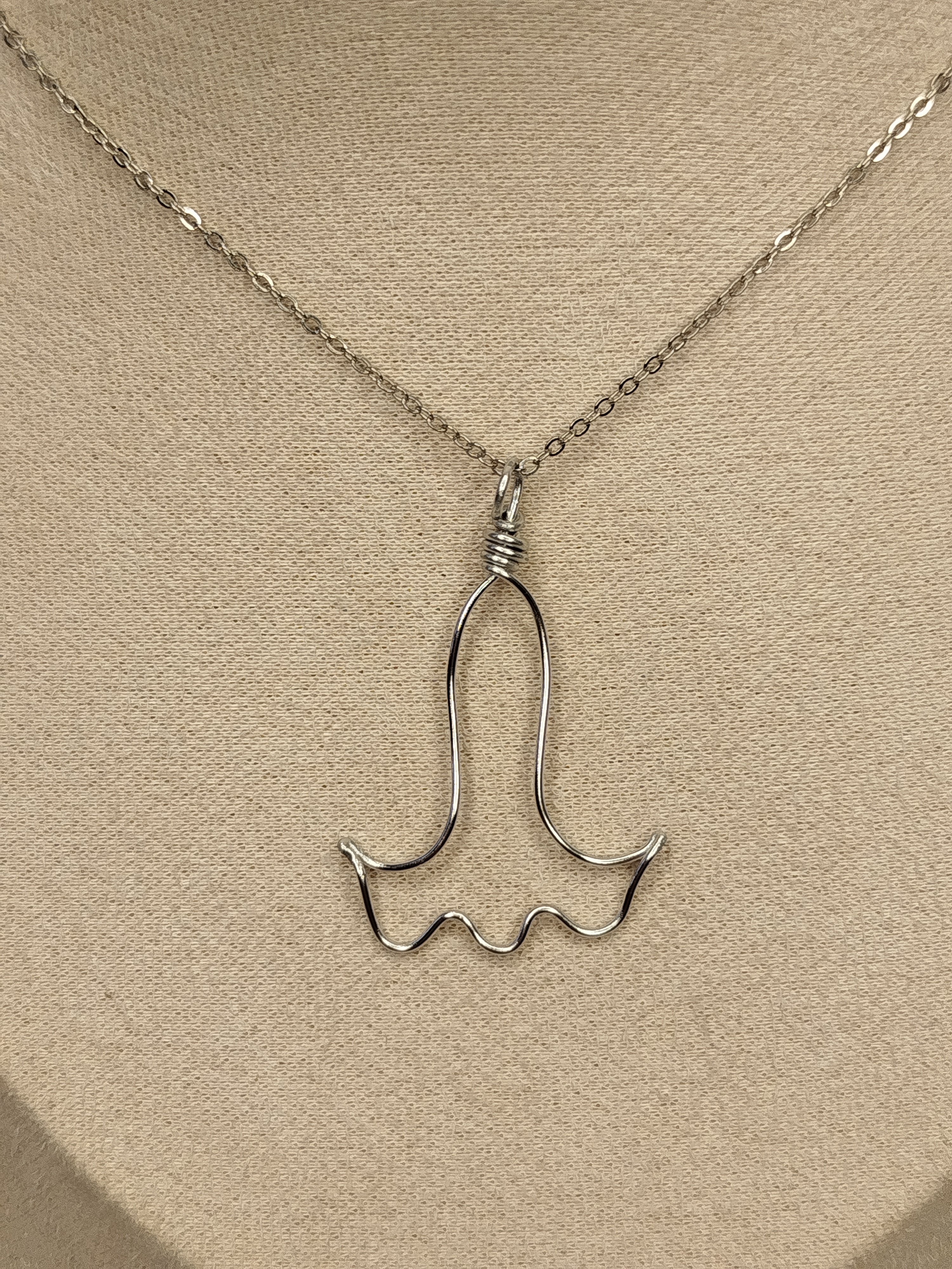 Angel trumpet's necklace
