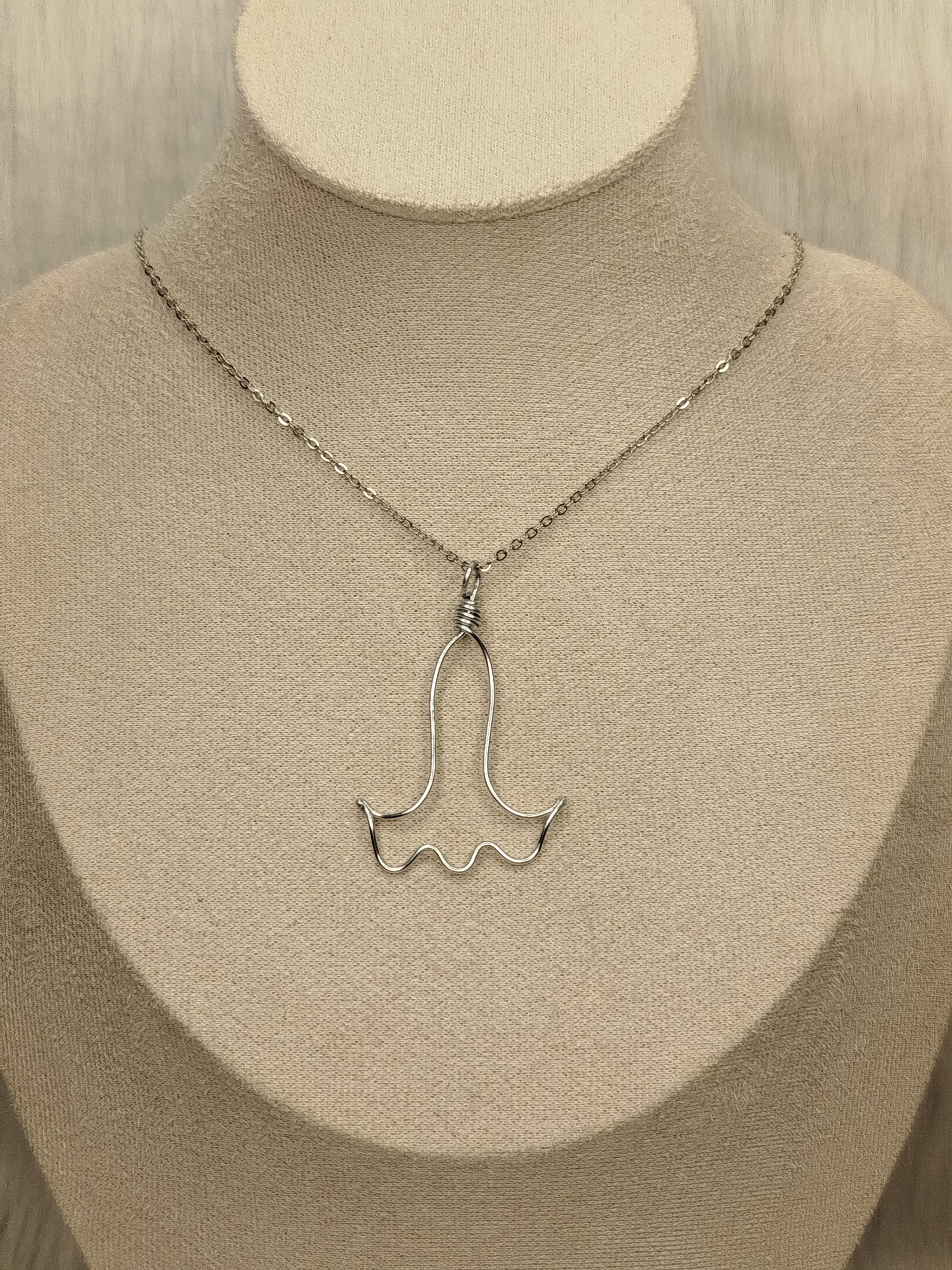 Angel trumpet's necklace