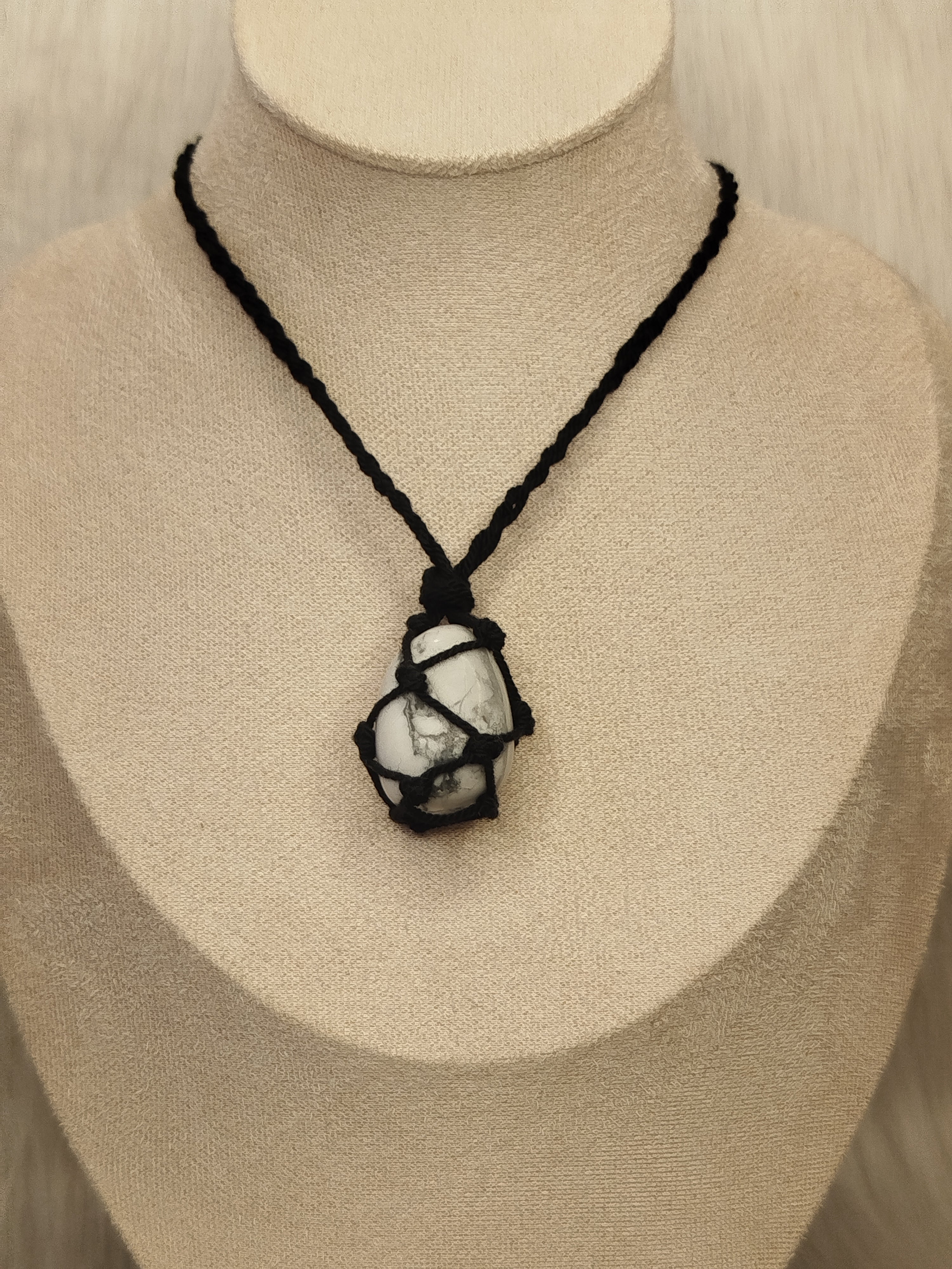 Howlite macrame necklace
