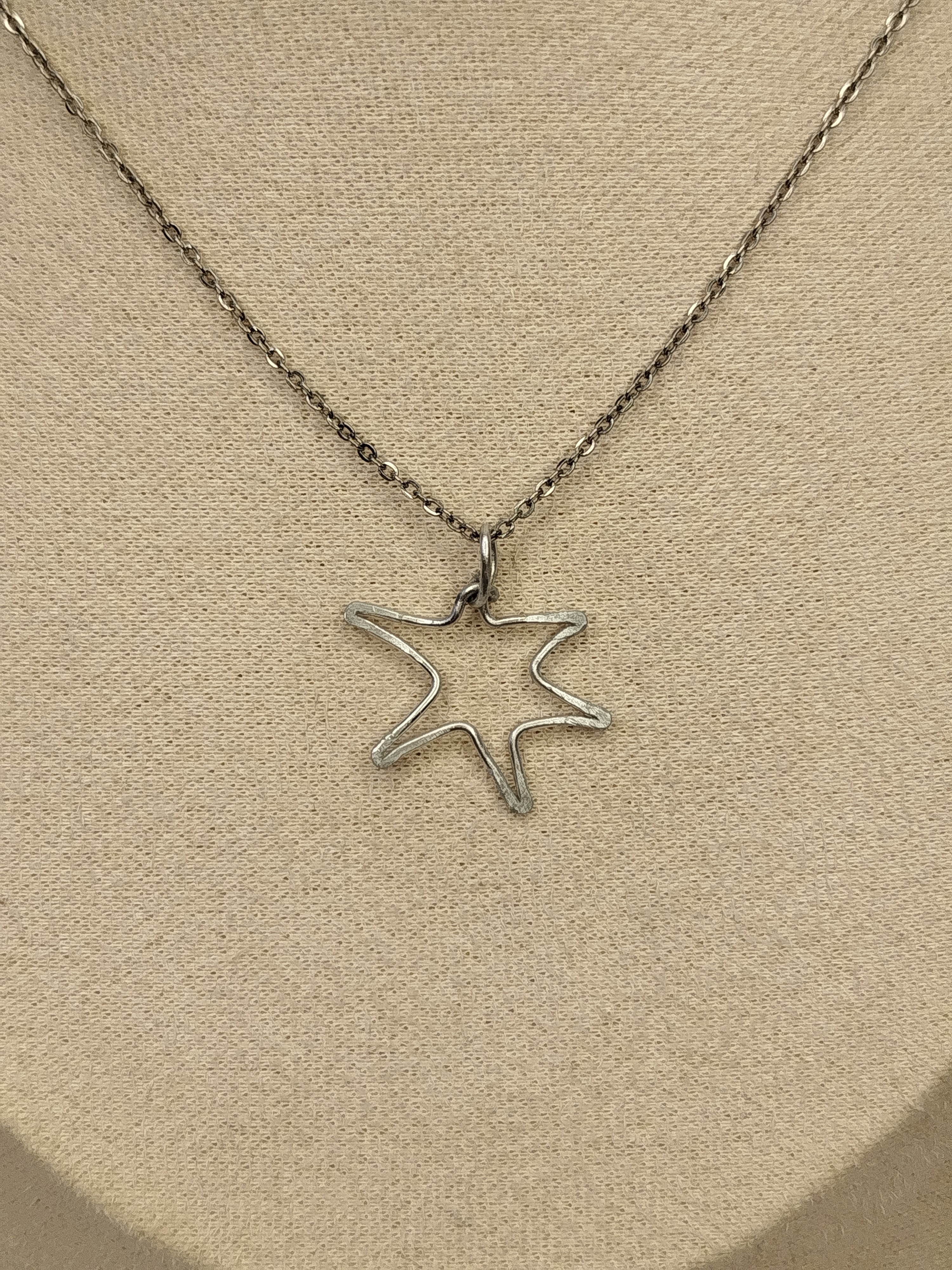 Funky star necklace