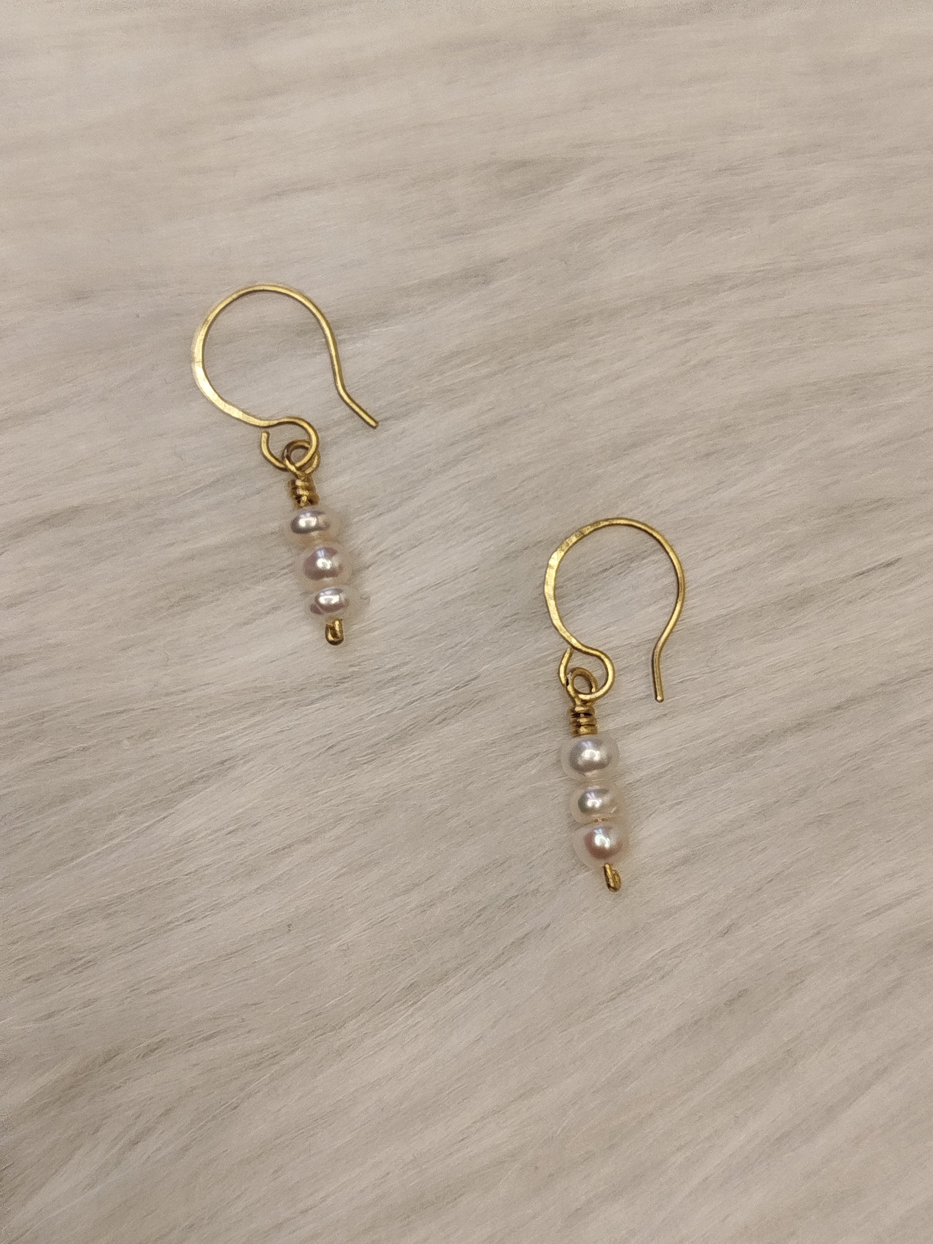 3 pearls brass earrings