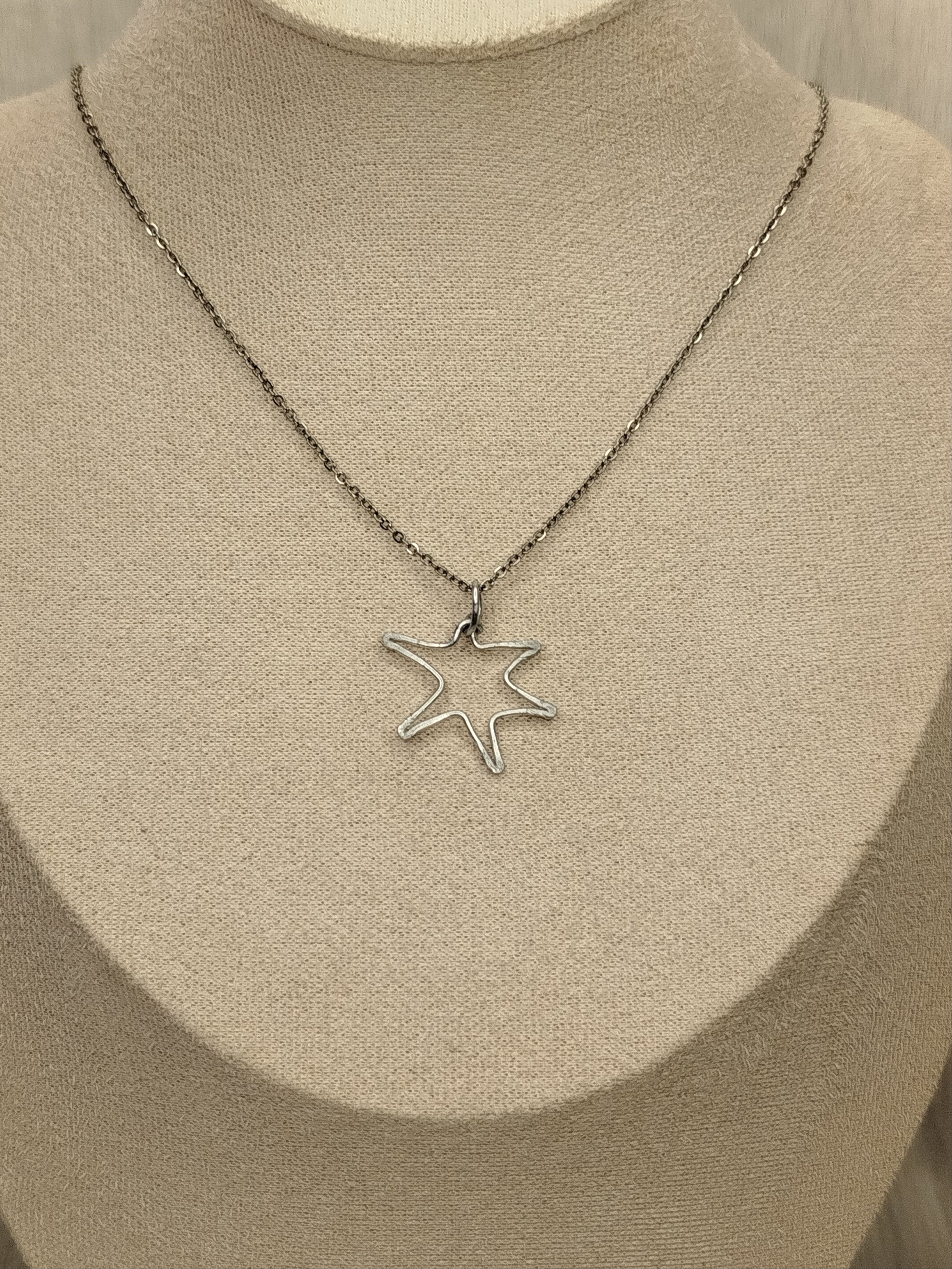 Funky star necklace