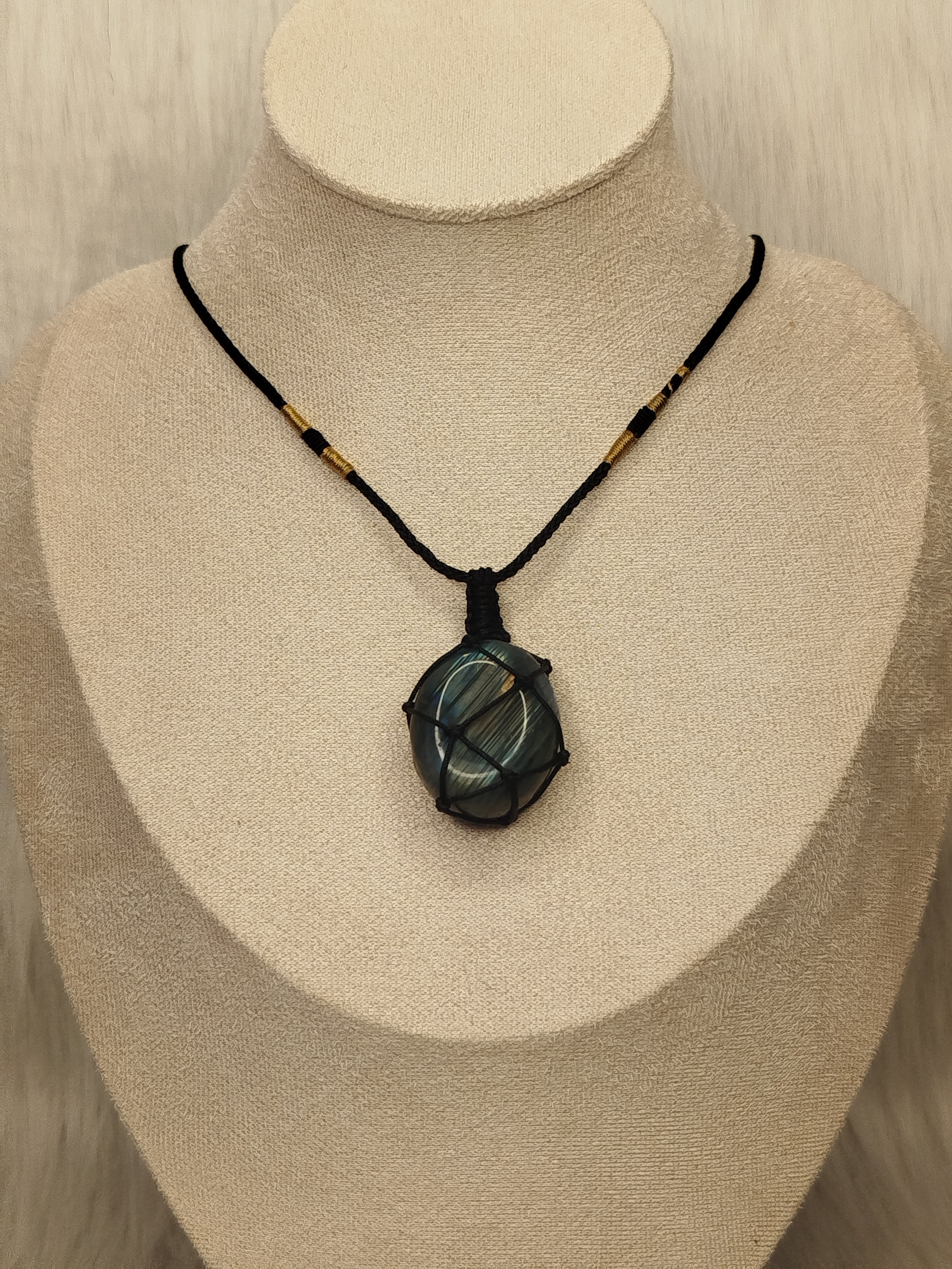 Labradorite macrame necklace