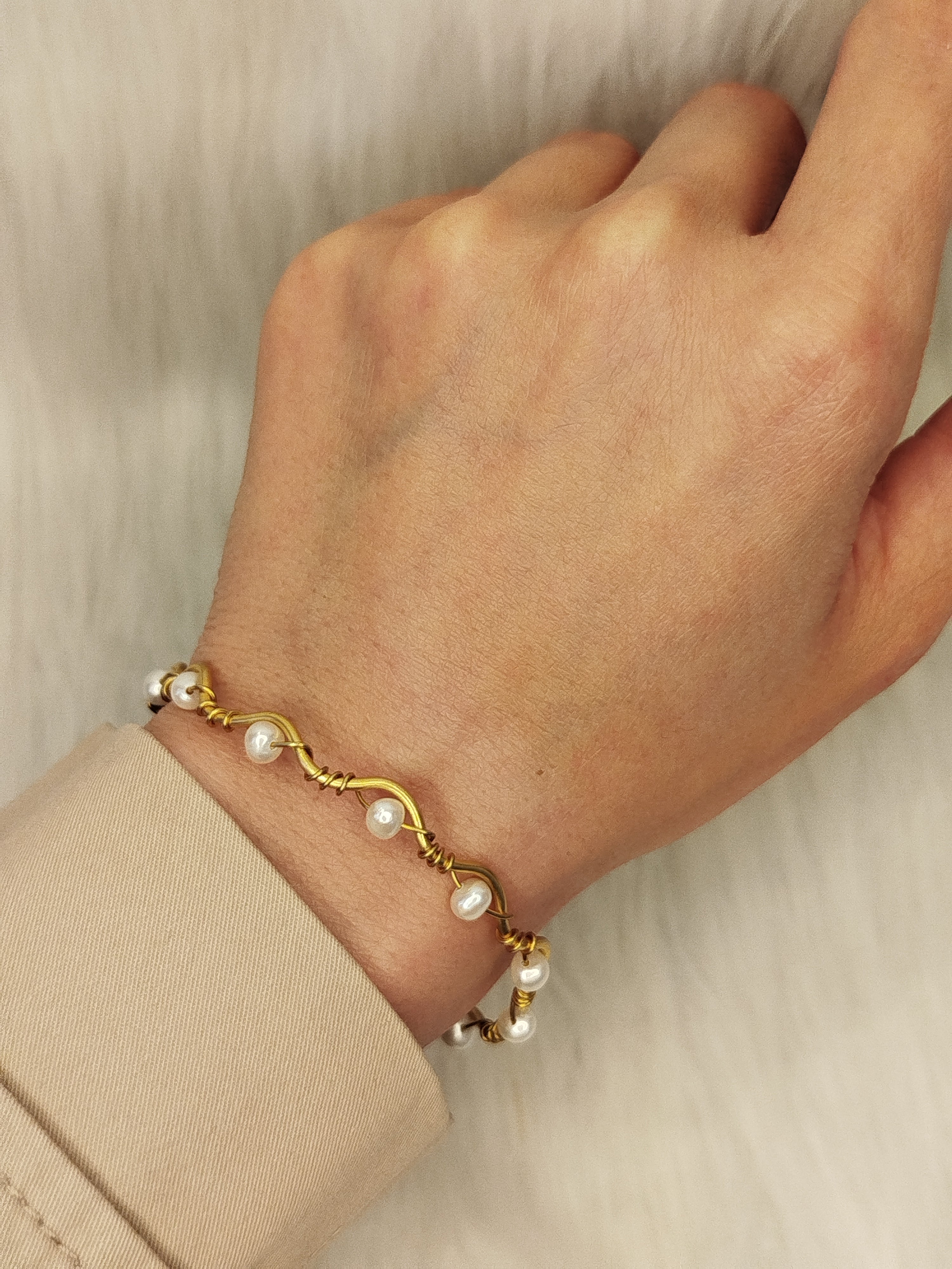 Pearls brass ripple bracelet